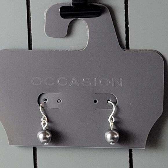 Grey Faux Pearl Drop Dangle Earrings by Occasion New on Card 1" long - Picture 2 of 8